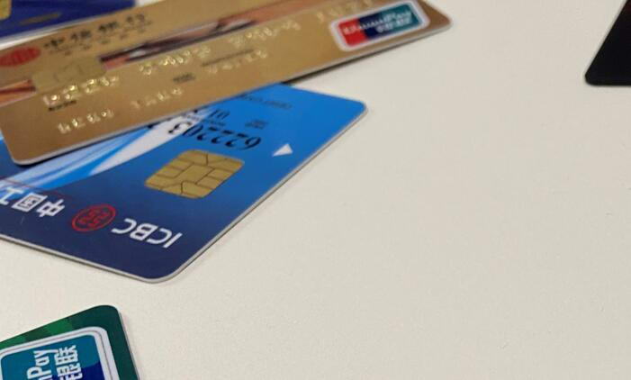 信用卡欠10万自救方法？信用卡帮忙还款app助你上岸