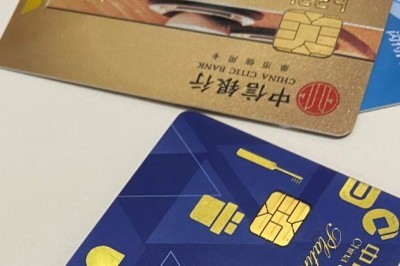 手机刷卡pos机（个人就可以手机注册下载实现刷卡）